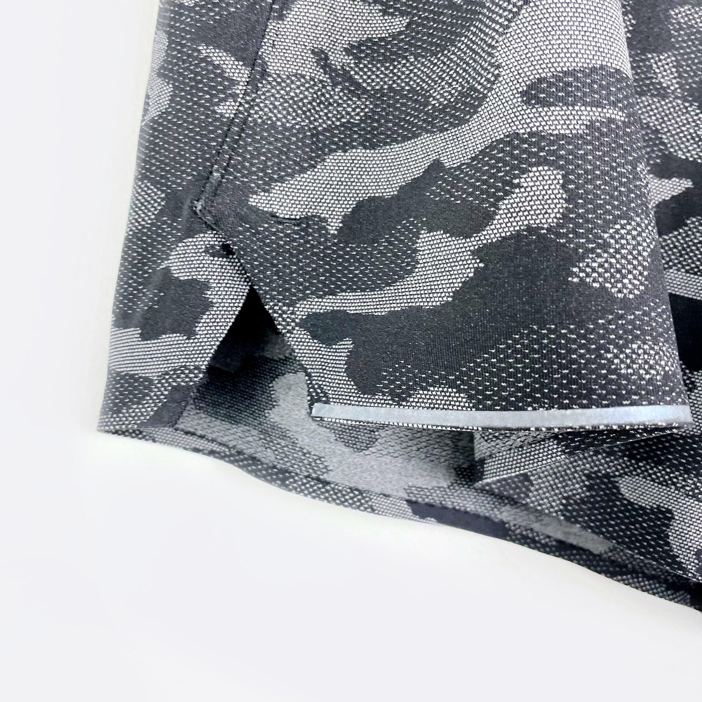 lululemon 2021 surge shorts liner 6" camo