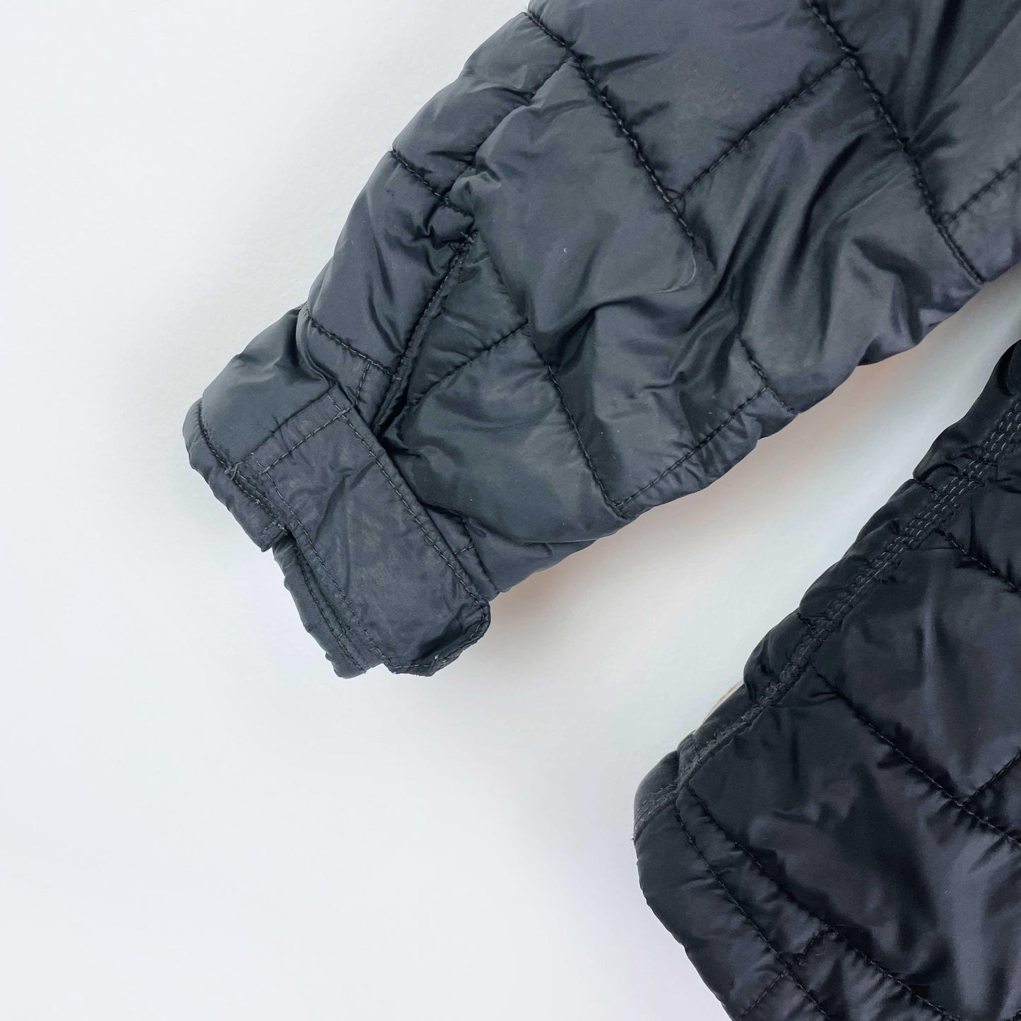 carhartt hooded puffer jacket - size small (7-8)