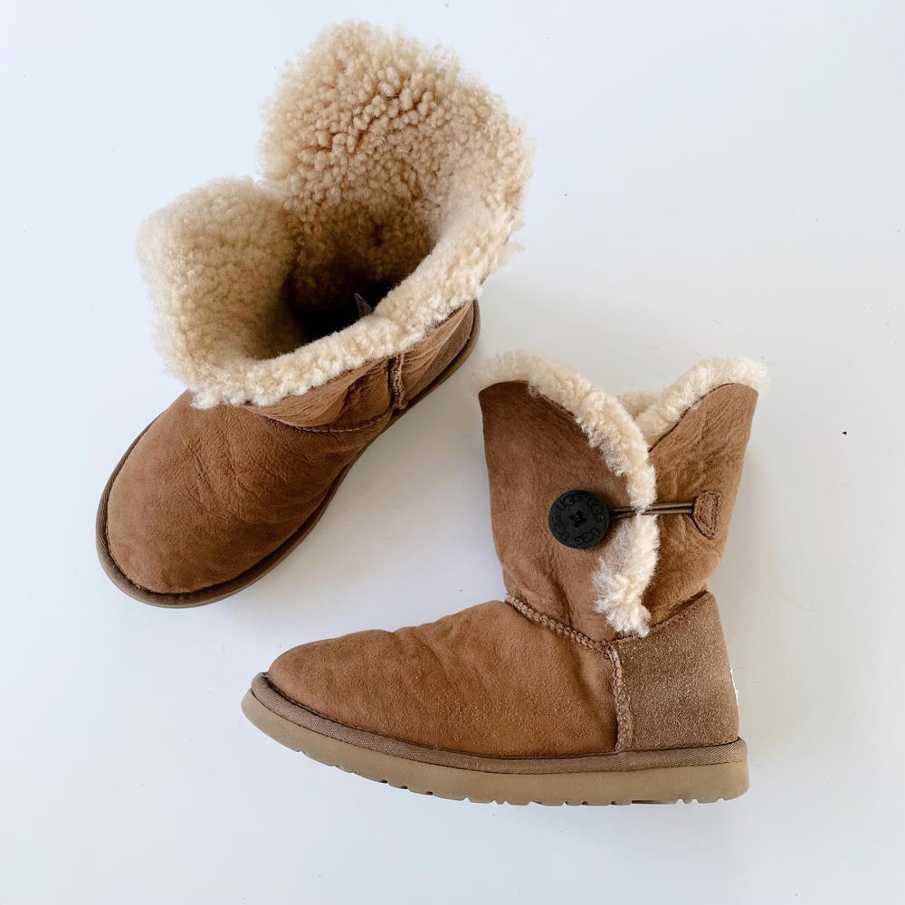 ugg bailey button chestnut short sheepskin boots