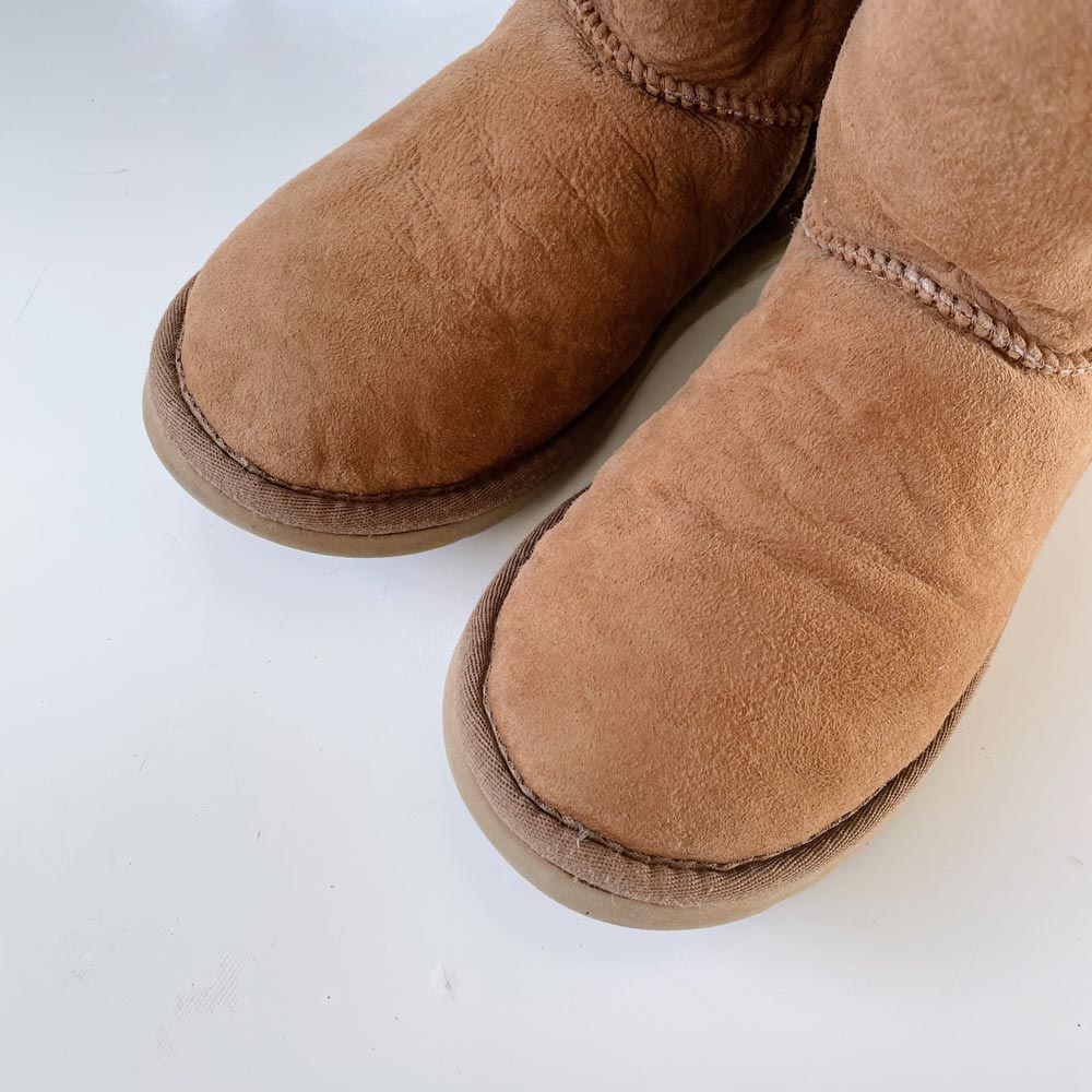 ugg bailey button chestnut short sheepskin boots