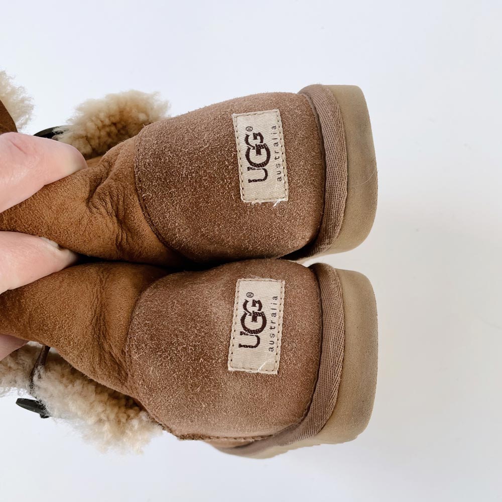 ugg bailey button chestnut short sheepskin boots