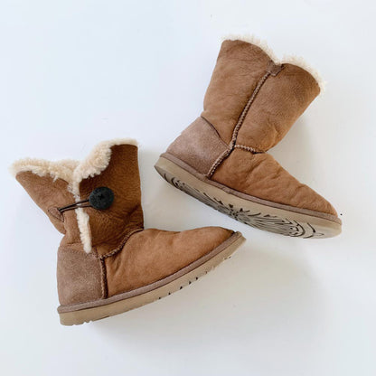ugg bailey button chestnut short sheepskin boots