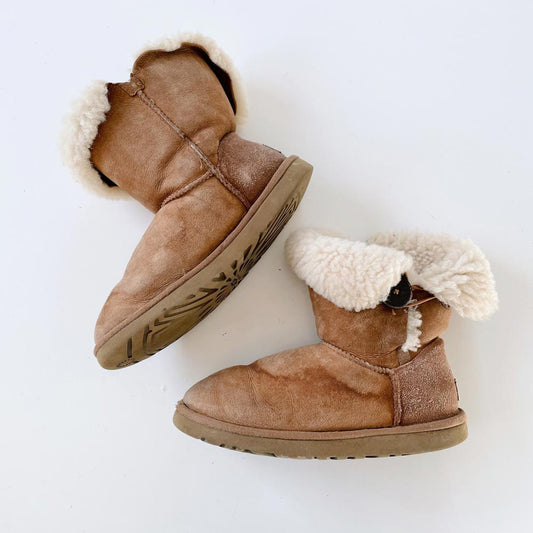 ugg bailey button chestnut short sheepskin boots