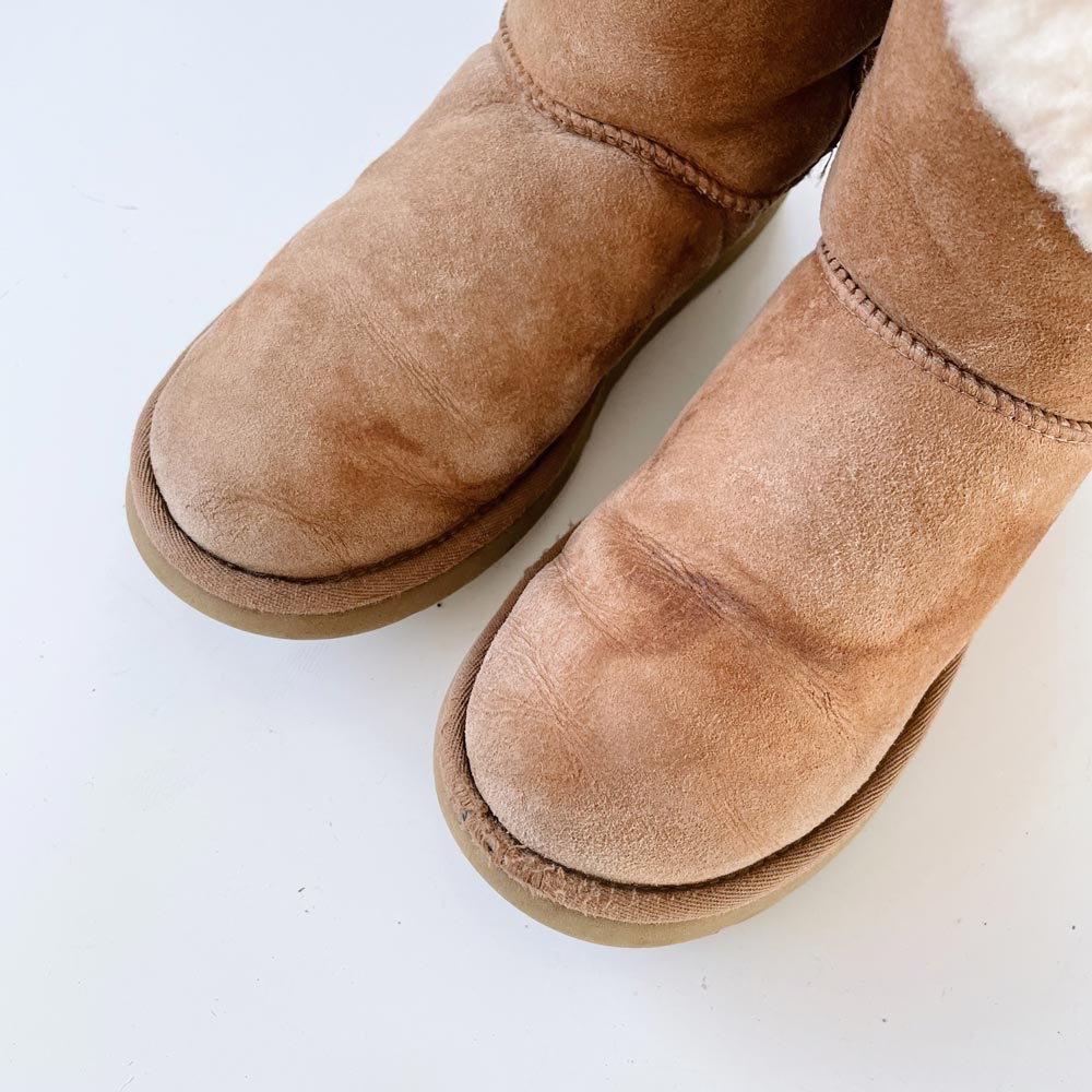 ugg bailey button chestnut short sheepskin boots