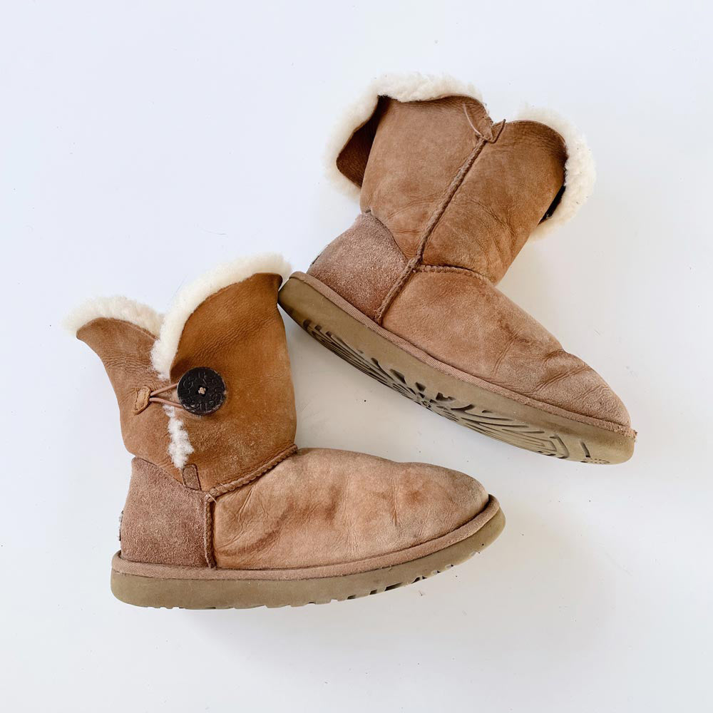 ugg bailey button chestnut short sheepskin boots