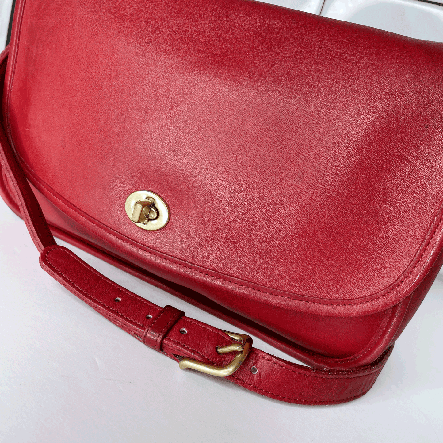 vintage 90s coach city bag turnlock crossbody