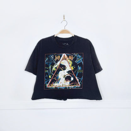 def leppard 2019 hysteria crop tee