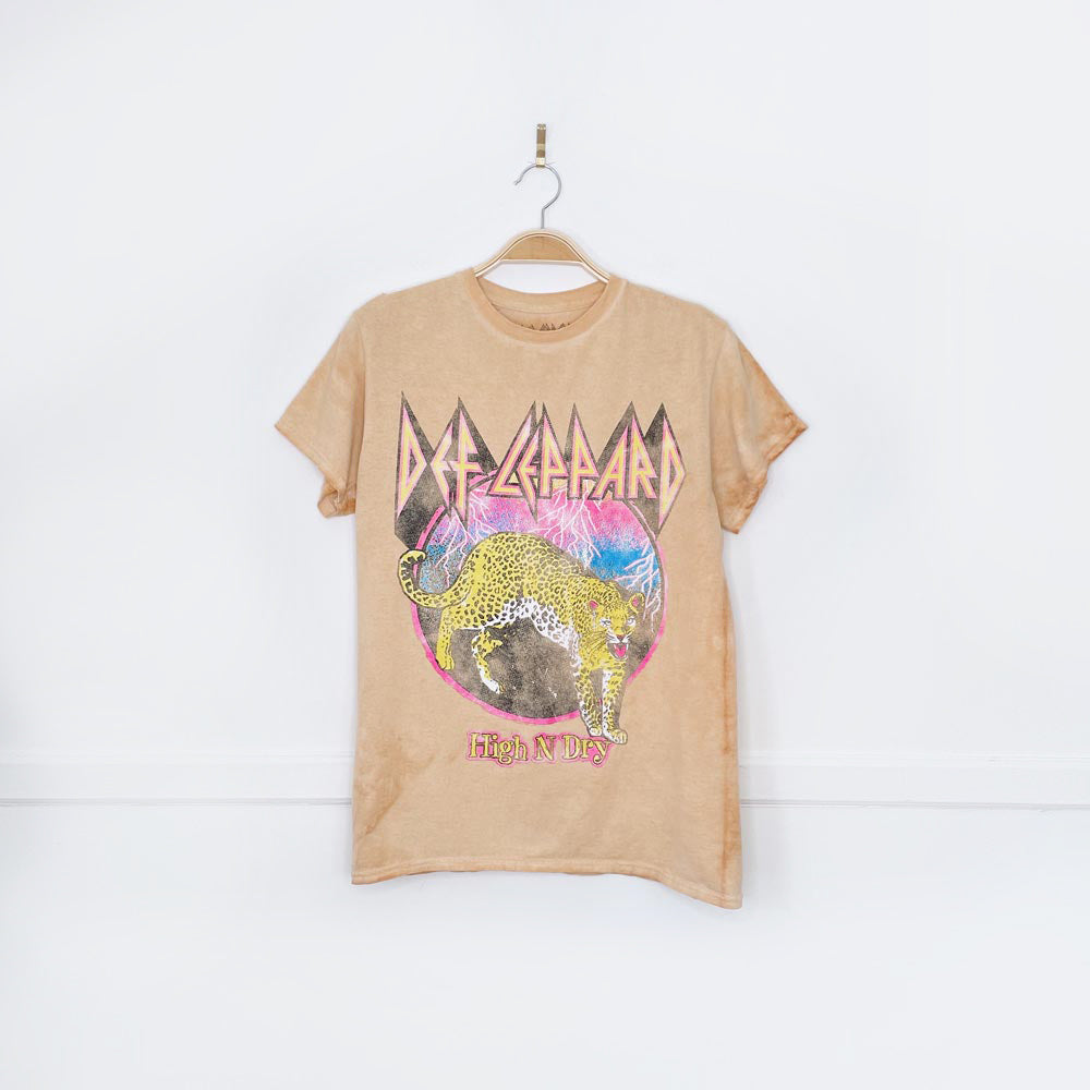 def leppard 2022 high n dry graphic tee
