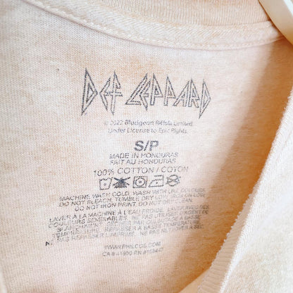 def leppard 2022 high n dry graphic tee