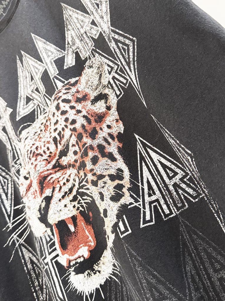 def leppard graphic band tee - good market thrift store