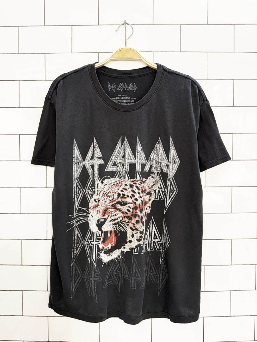 def leppard graphic band tee - good market thrift store