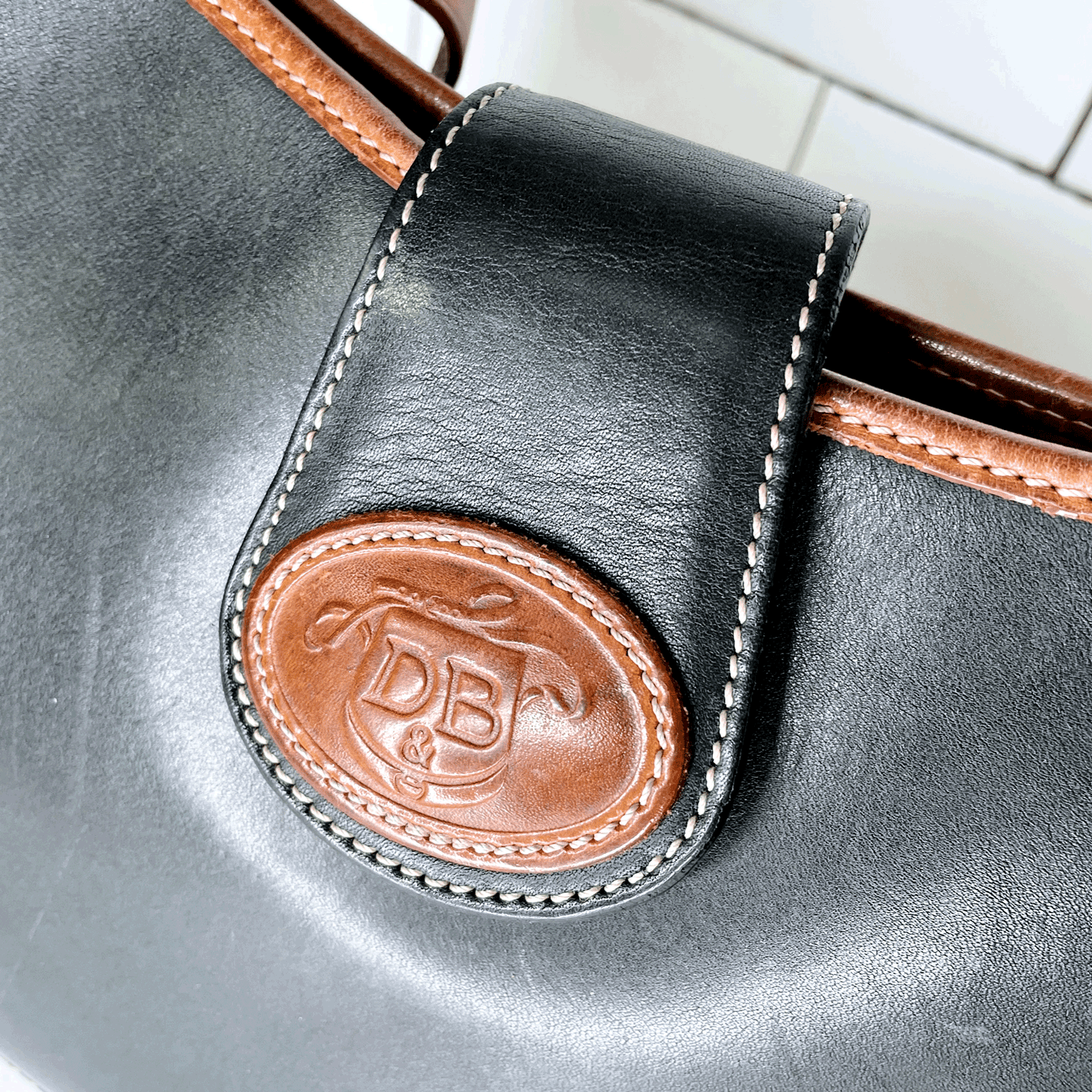 vintage 80s dooney and bourke shoulder feed bag