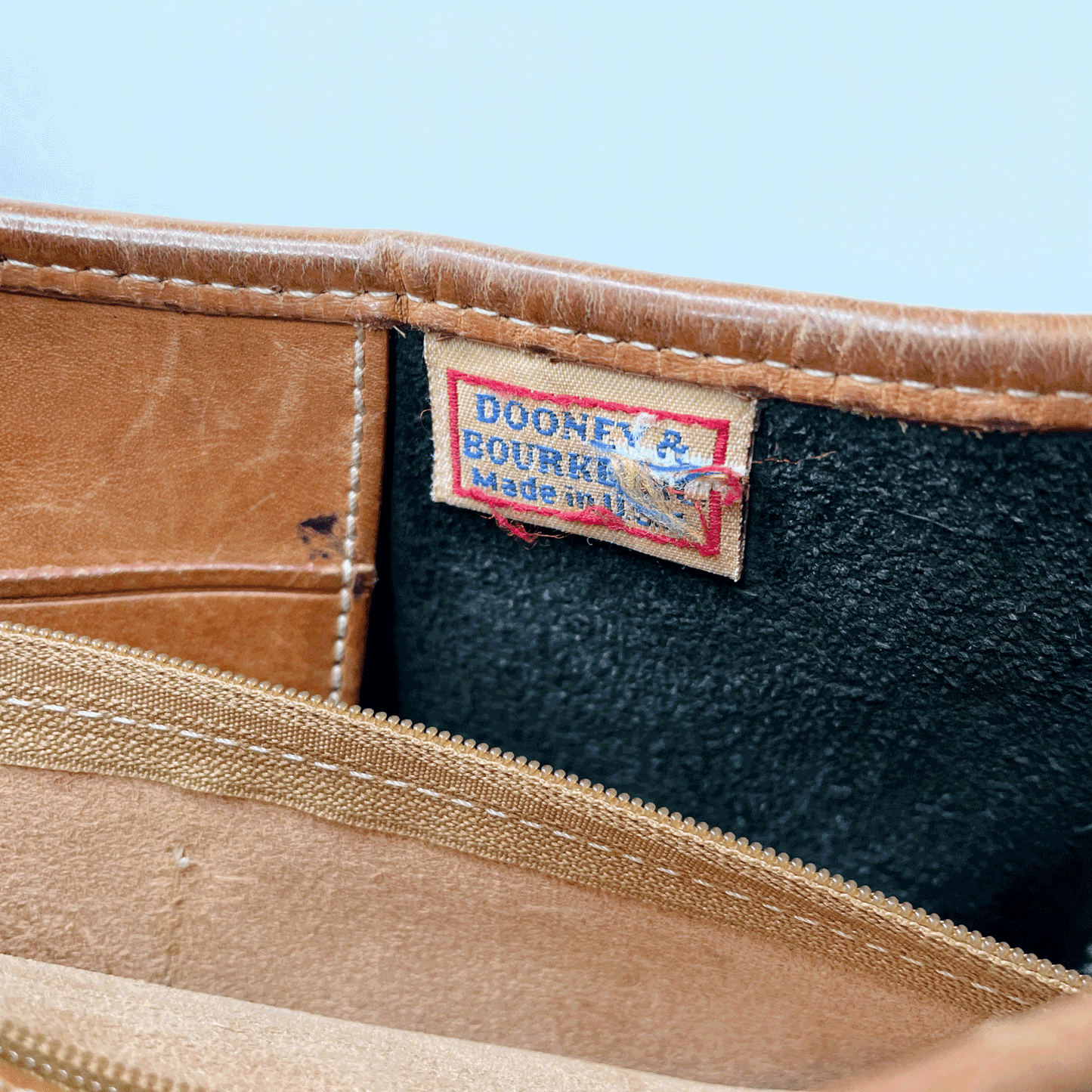 vintage 80s dooney and bourke shoulder feed bag
