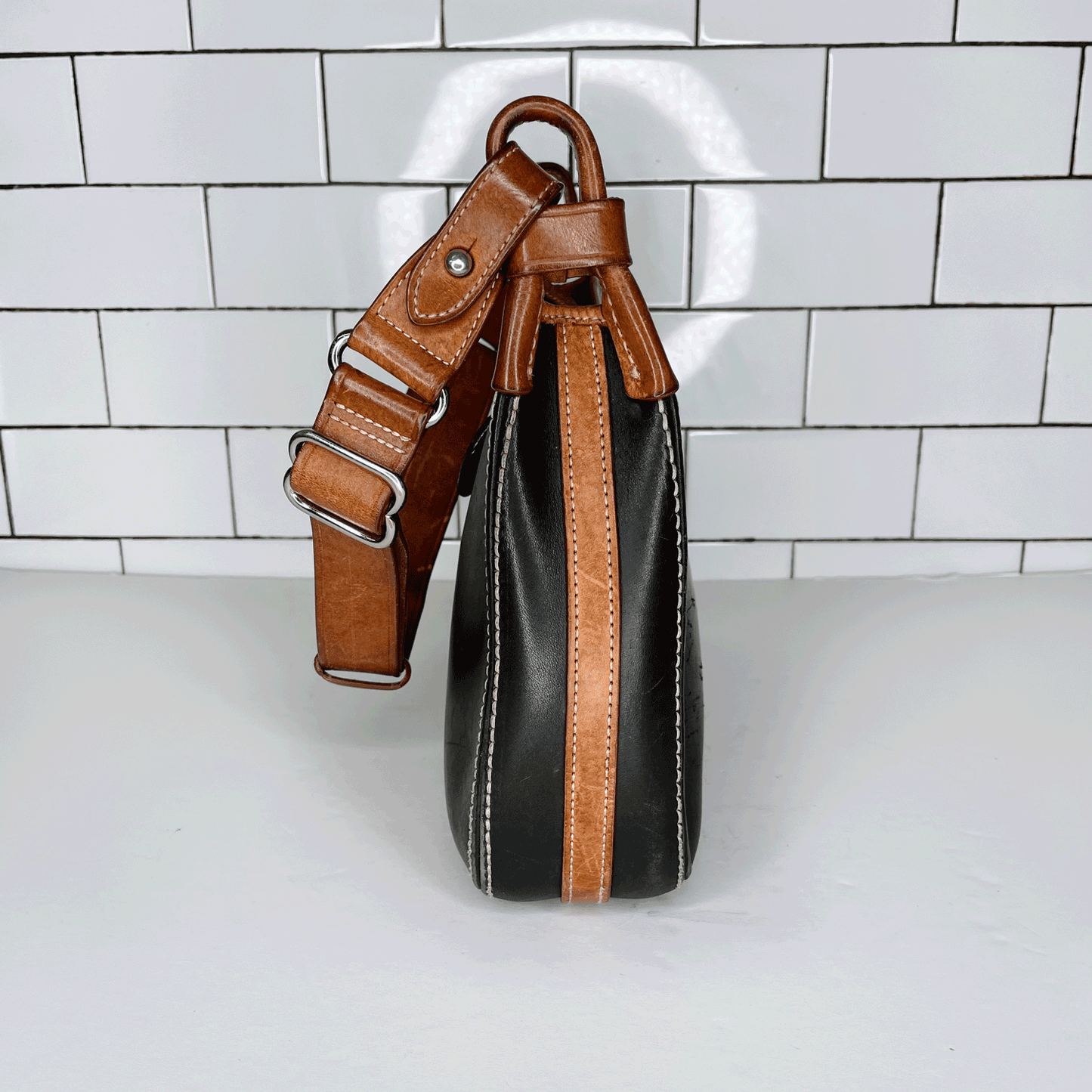 vintage 80s dooney and bourke shoulder feed bag