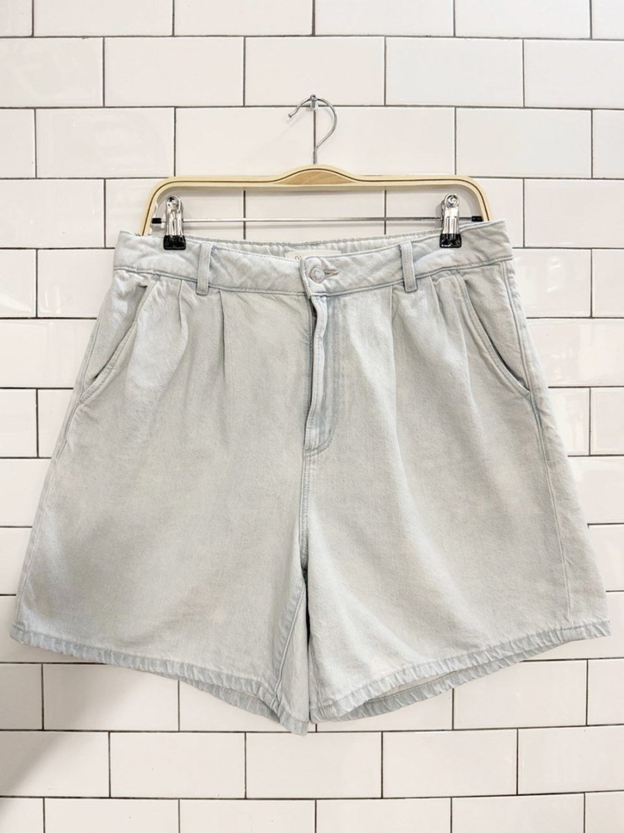 dynamite pleated light wash denim shorts - good market thrift store