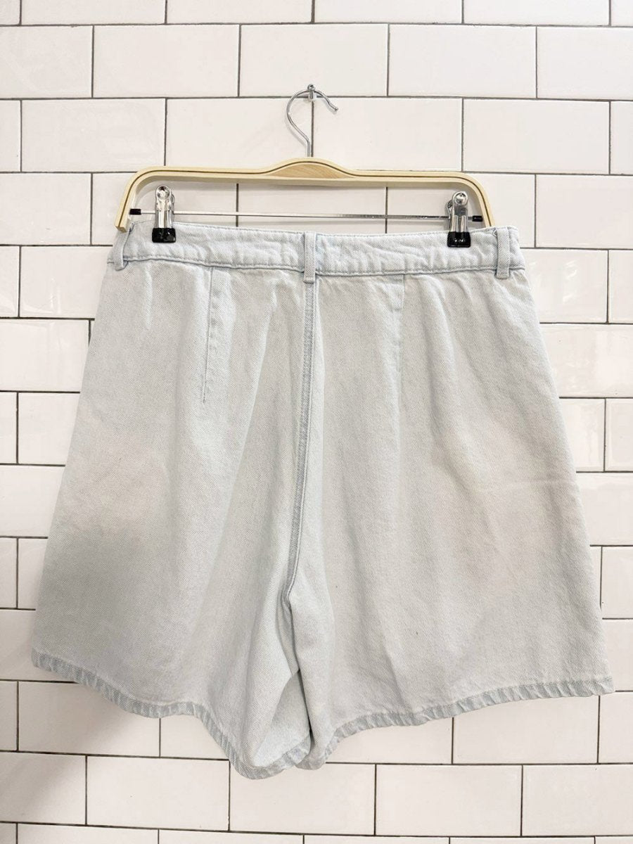 dynamite pleated light wash denim shorts - good market thrift store