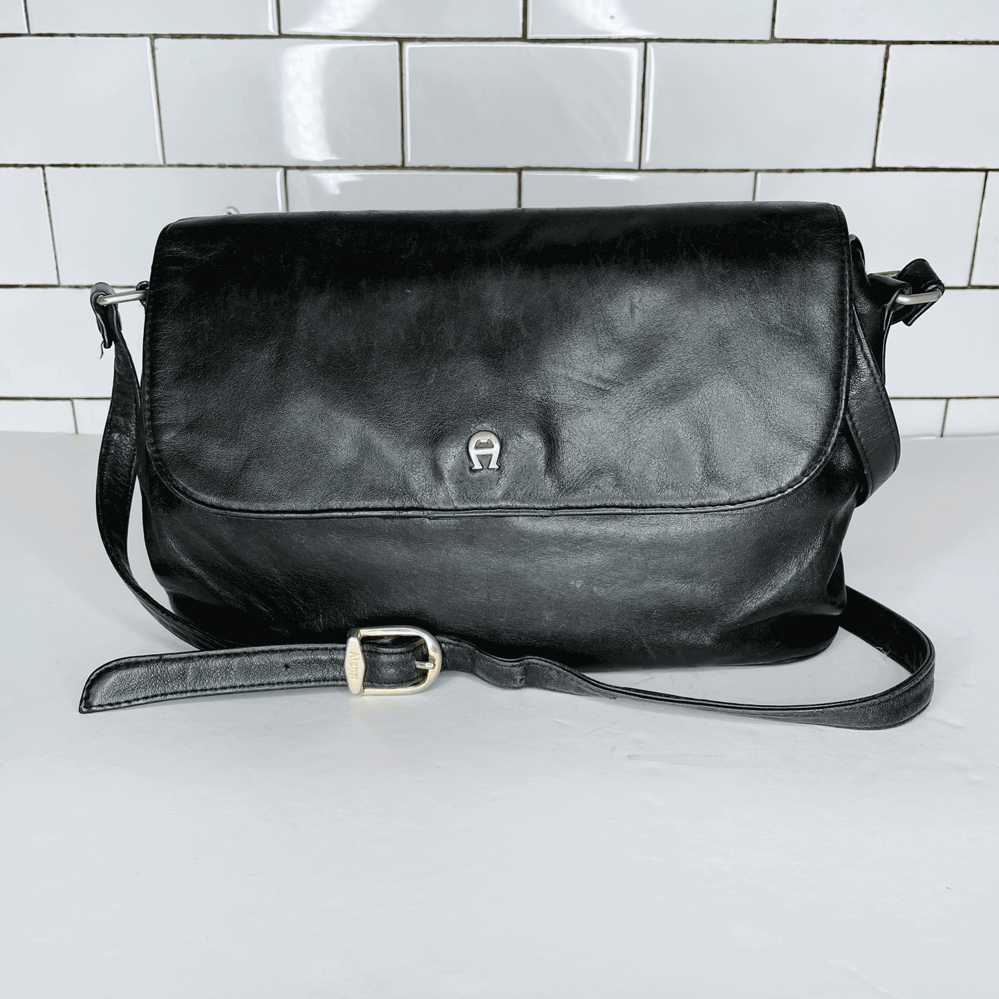 vintage etienne aigner black leather flap crossbody