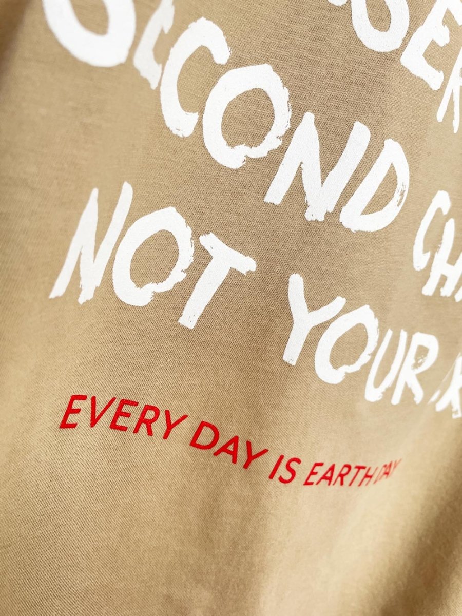 earth day activist x nwt gap organic tee | clothes deserve a second chance not your ex - good market thrift store