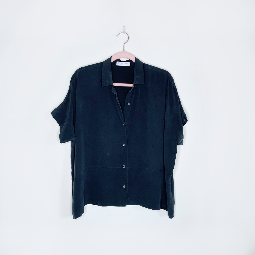 everlane 2023 the clean silk short sleeve square shirt - size 2