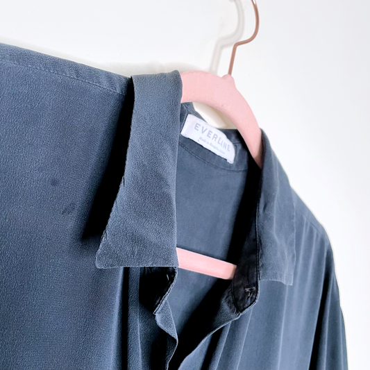 everlane 2023 the clean silk short sleeve square shirt - size 2