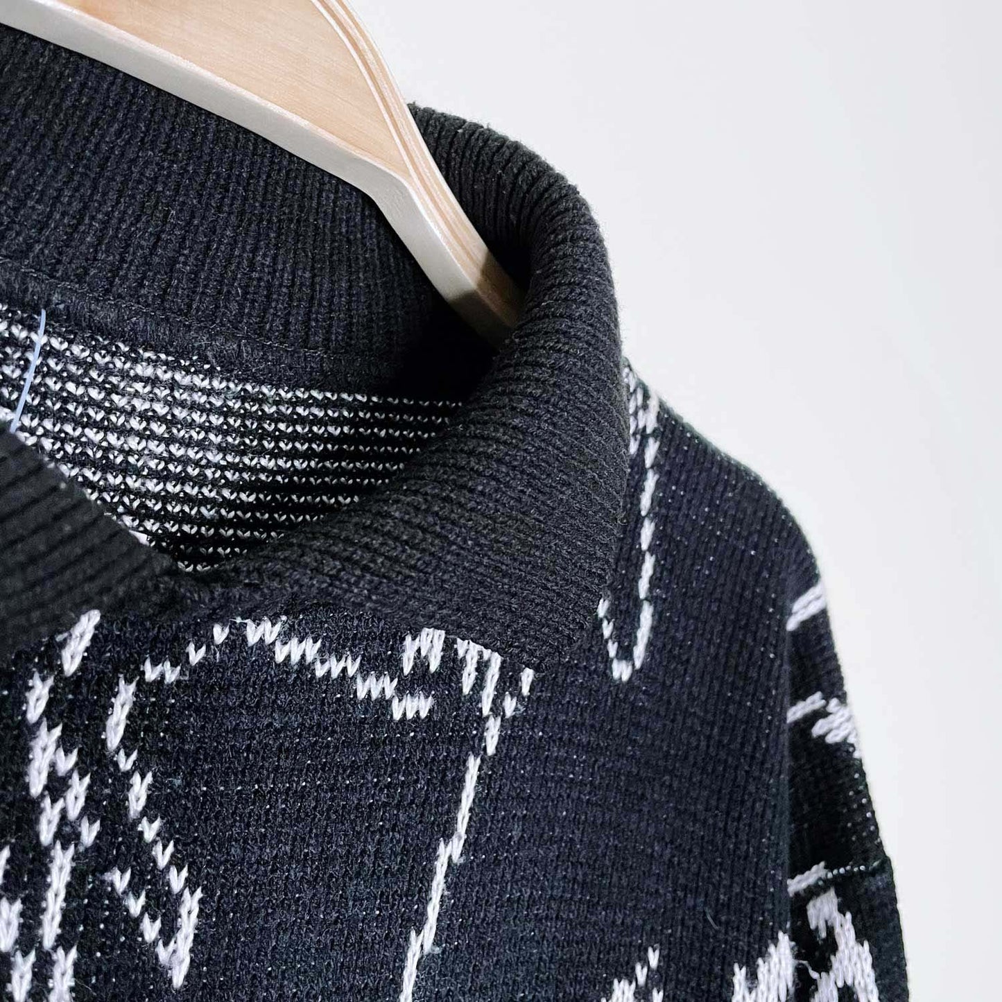 vintage winter frisky swiss mountain goat collared knit - size small