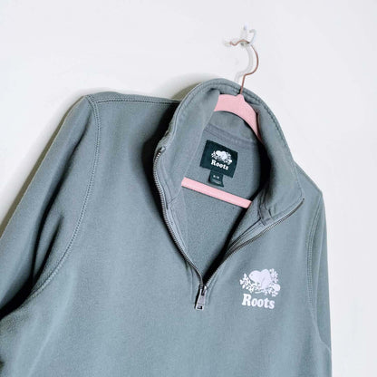 roots 2020 sage green 1/4 zip sweatshirt - size medium