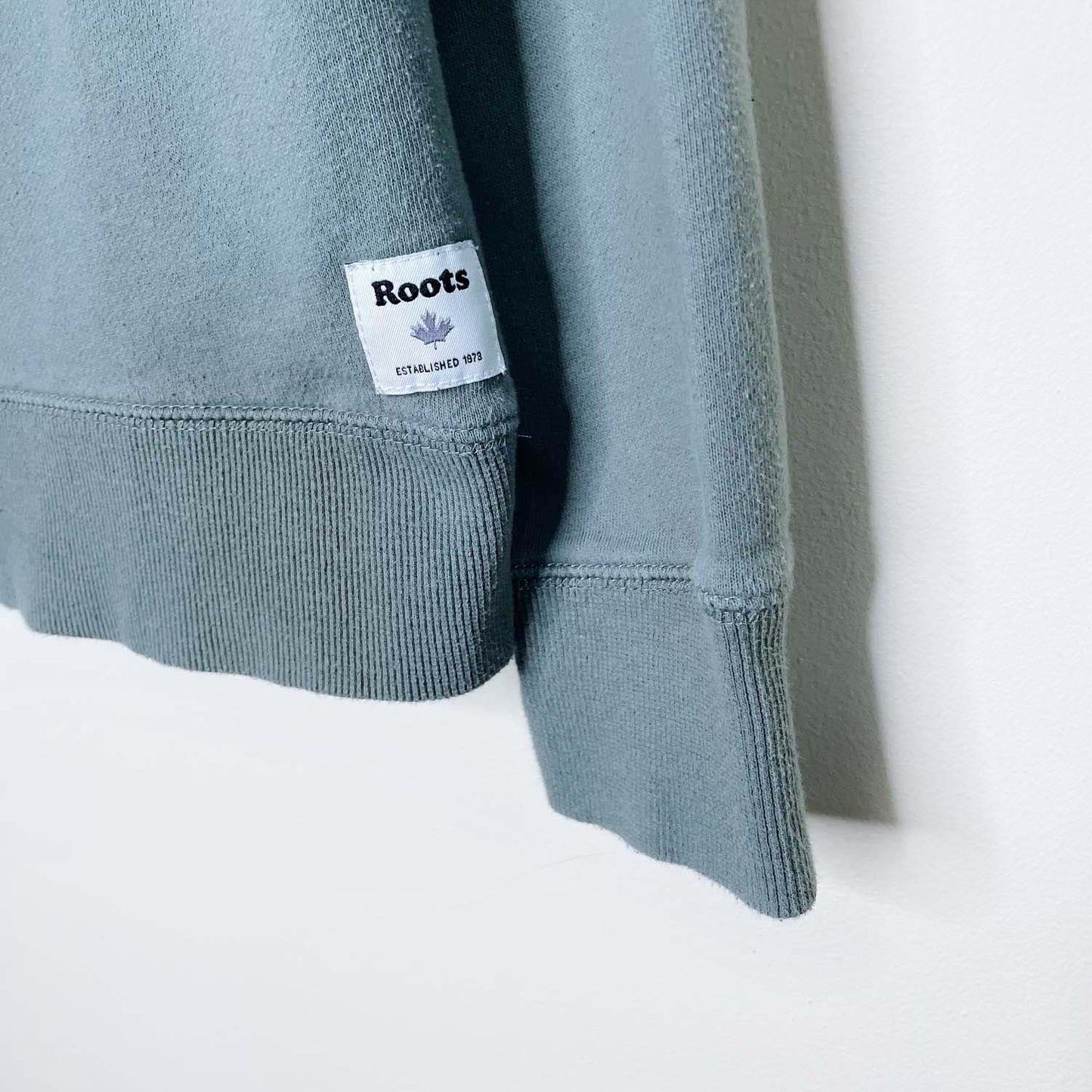 roots 2020 sage green 1/4 zip sweatshirt - size medium