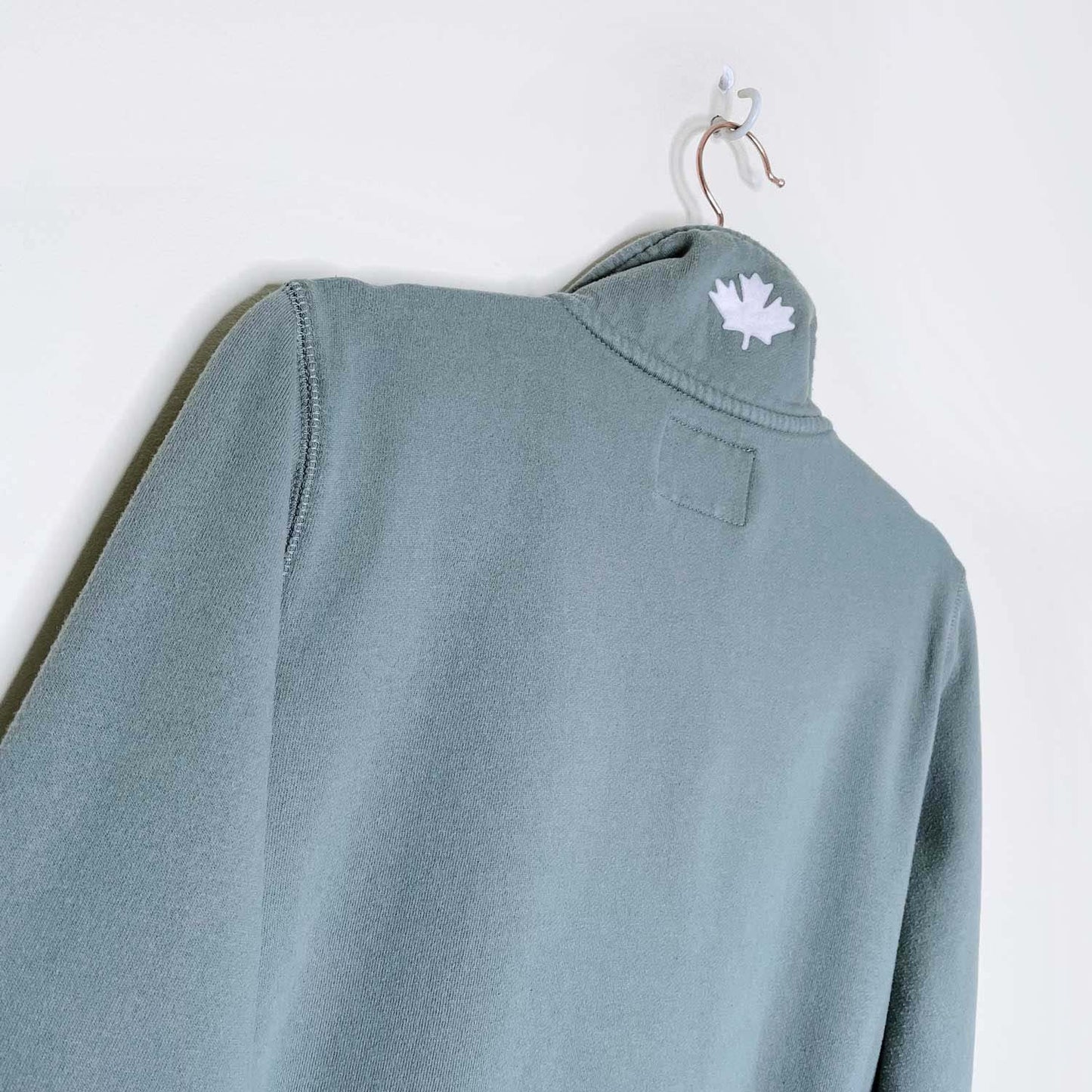 roots 2020 sage green 1/4 zip sweatshirt - size medium