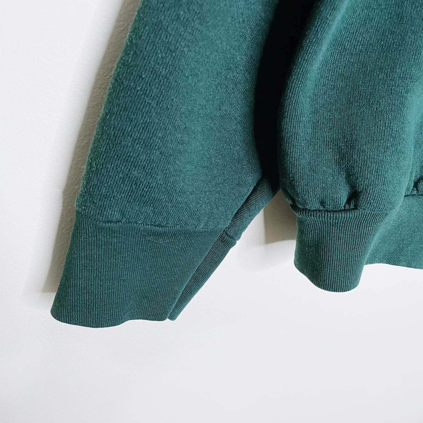 vintage snowy cardinal holiday sweatshirt - size large