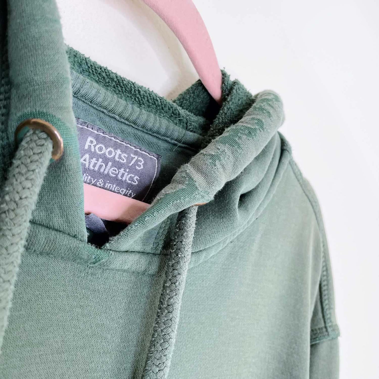 vintage roots green hooded sweatshirt - size large