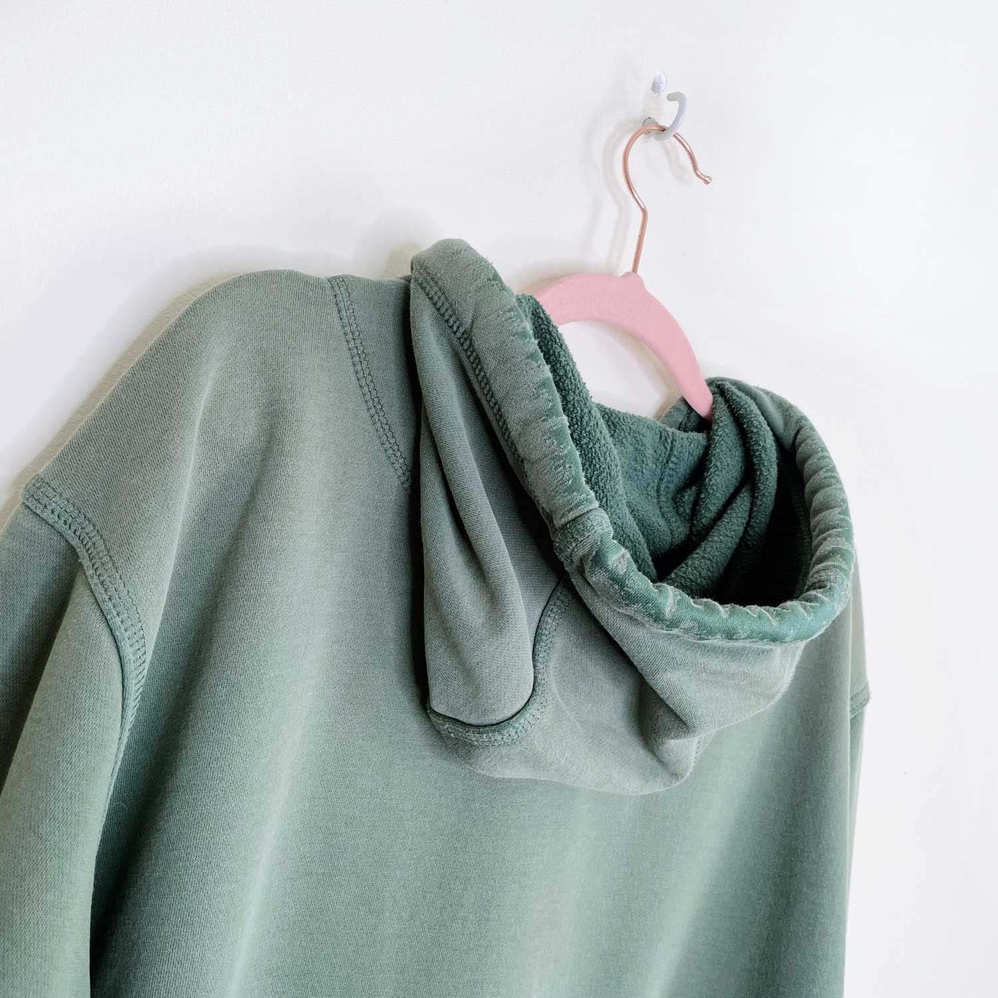 vintage roots green hooded sweatshirt - size large