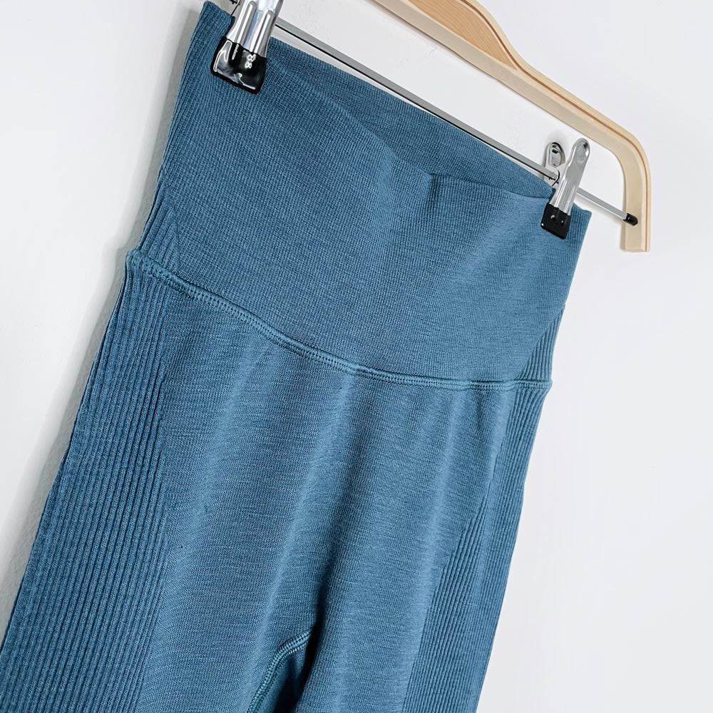 lululemon 2018 keep the heat thermal tight