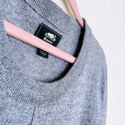 roots 2019 grey lightweight knitted crew - size xl