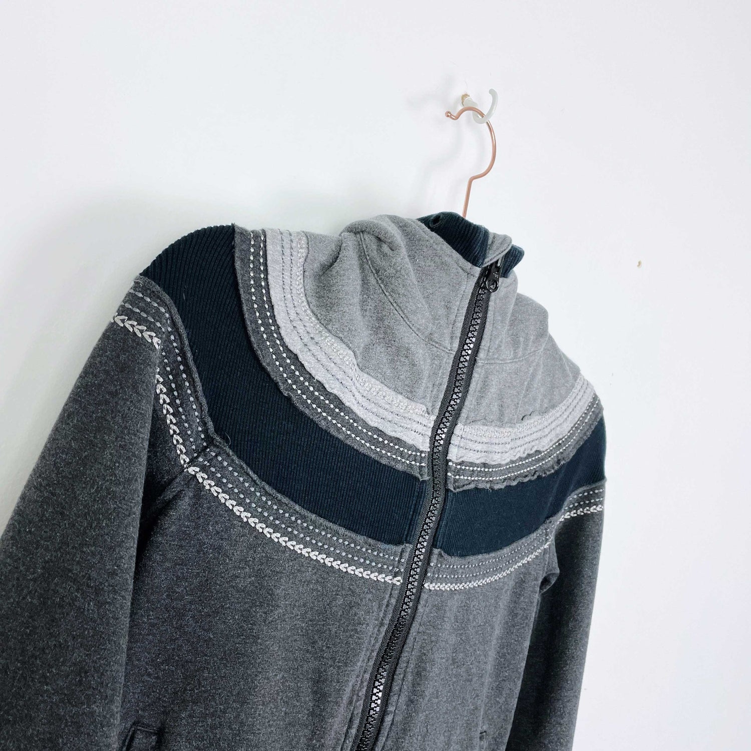 lululemon feel good remix hoodie grey - size 4 – good market thrift store