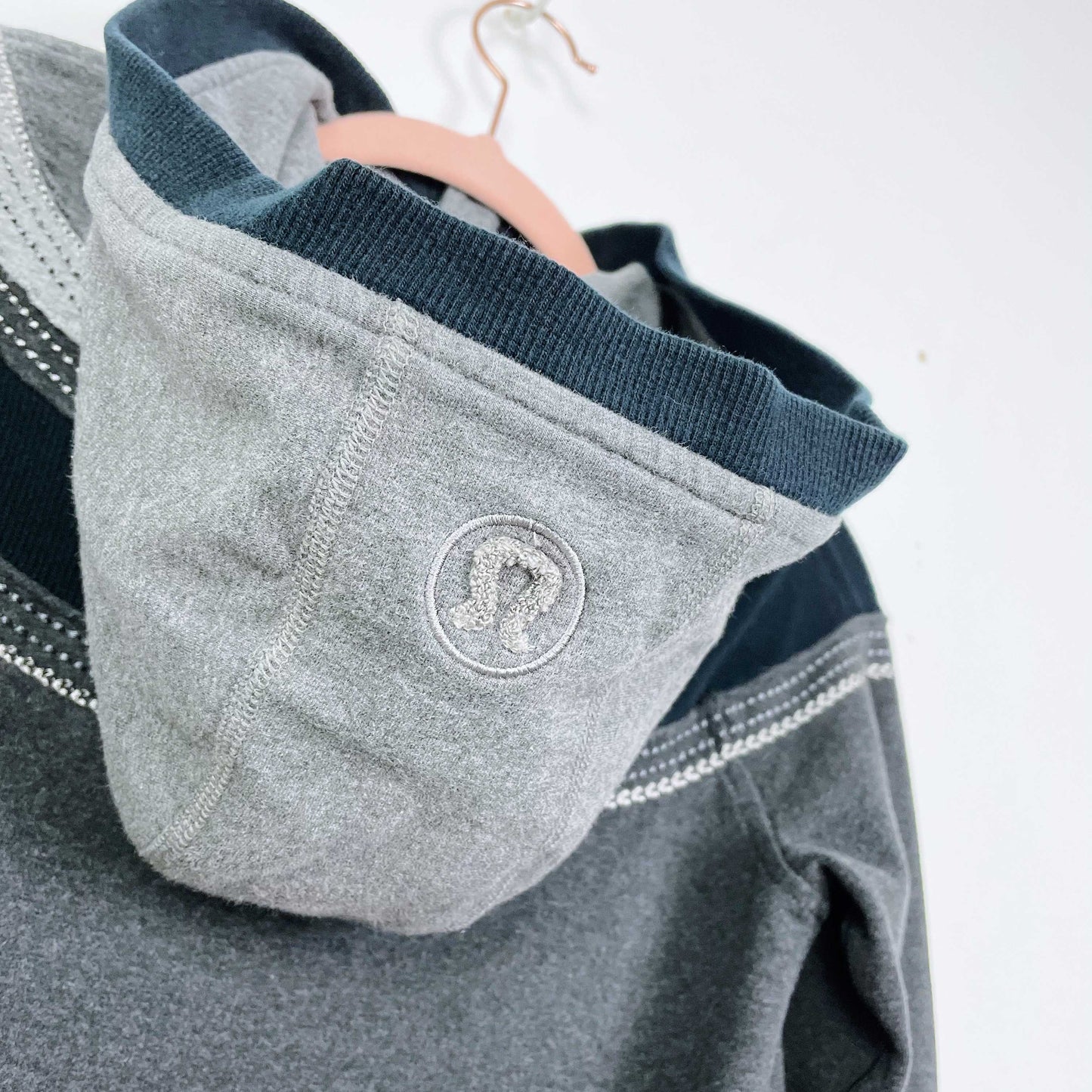 lululemon feel good remix hoodie grey - size 4