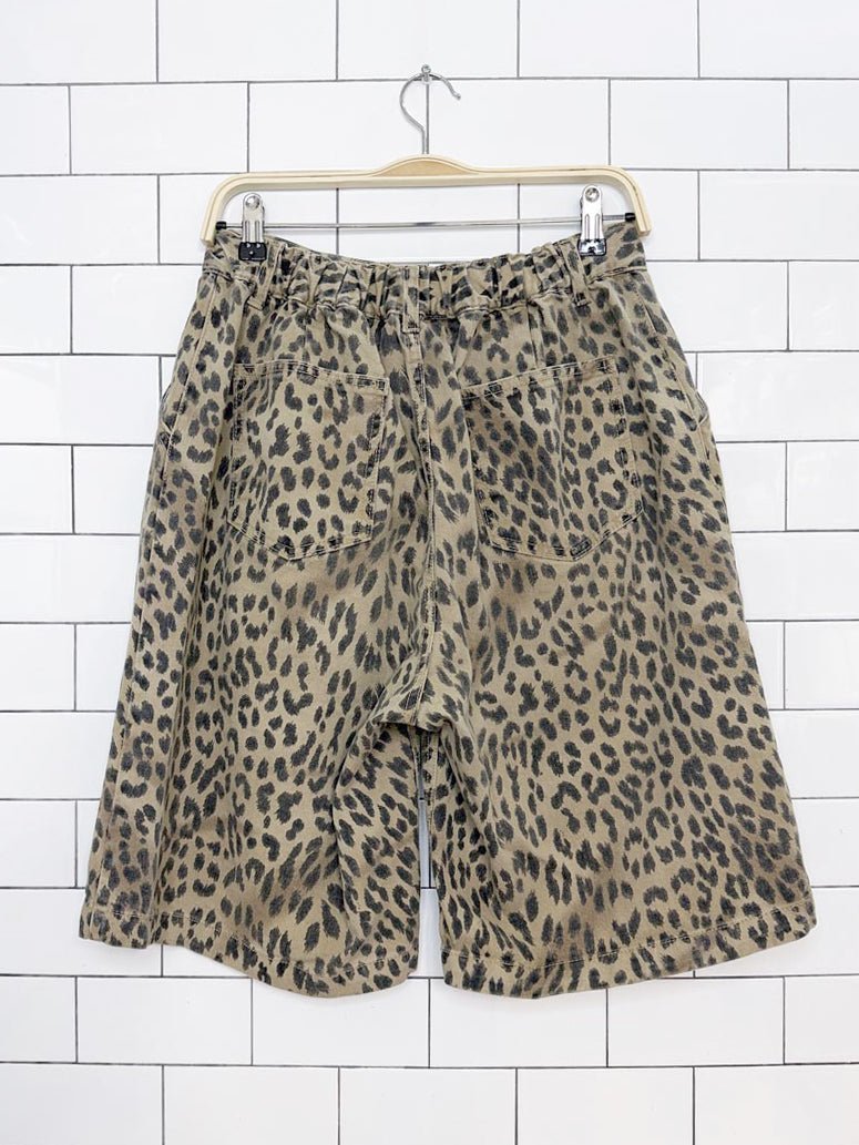 hertz animal print pleated long denim shorts - good market thrift store