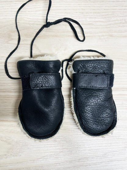 hides in hand deerksin sherpa lined infant gloves - good market thrift store