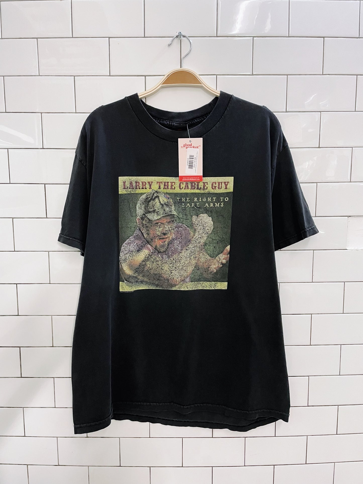 vintage cinder block larry the cable guy graphic tee