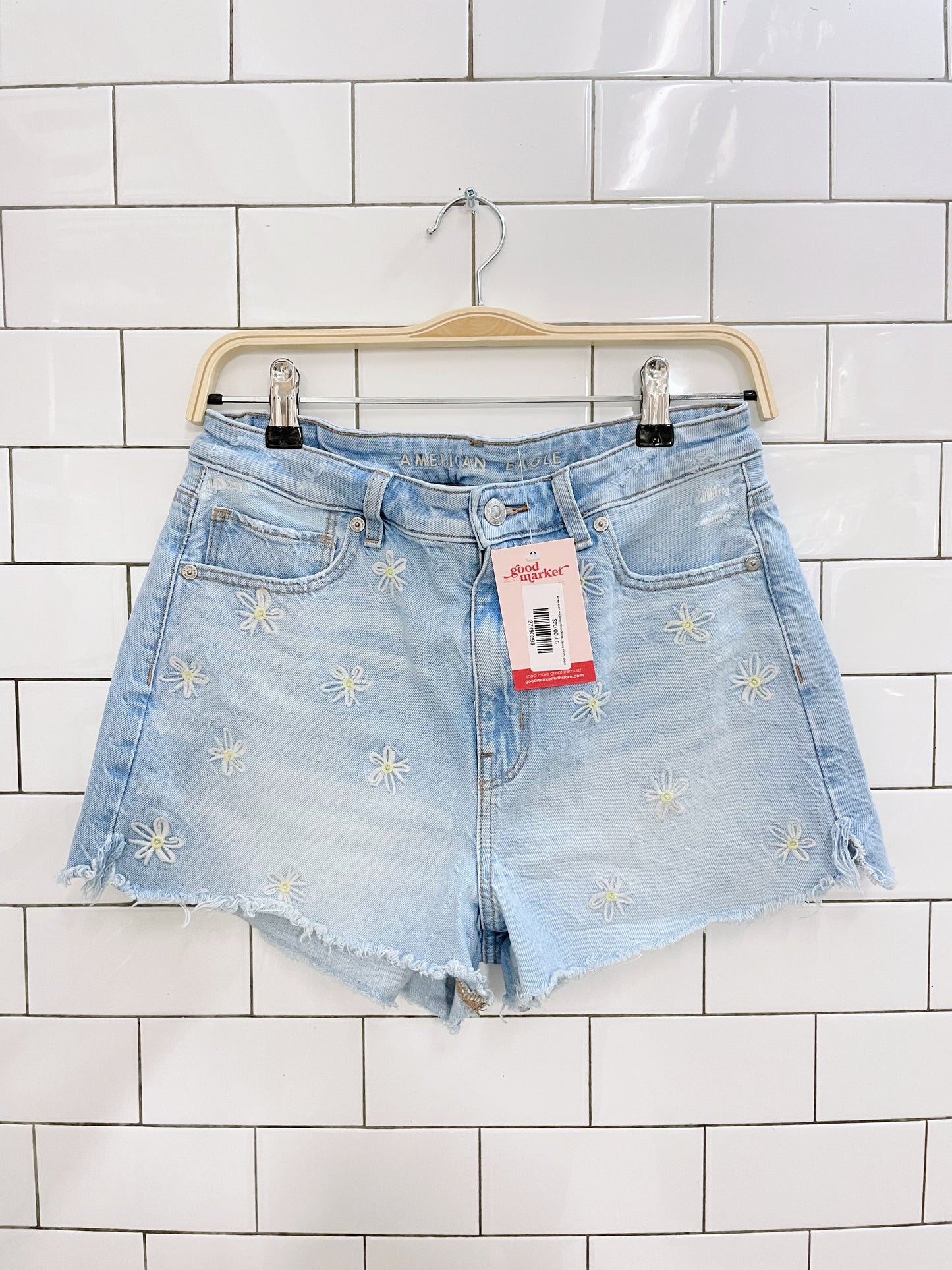 american eagle embroidered daisy mom short