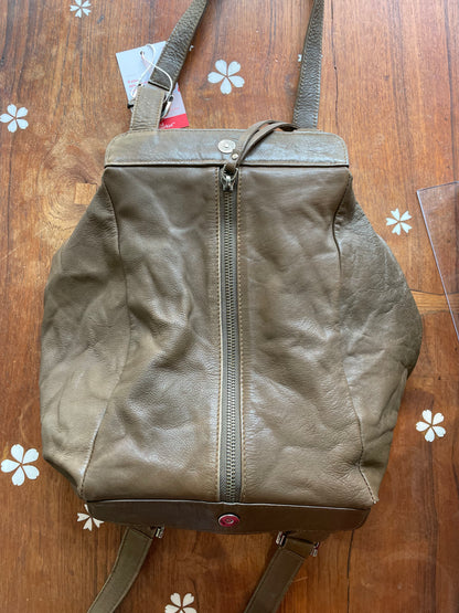 vintage white flirt debossed dragon leather bag