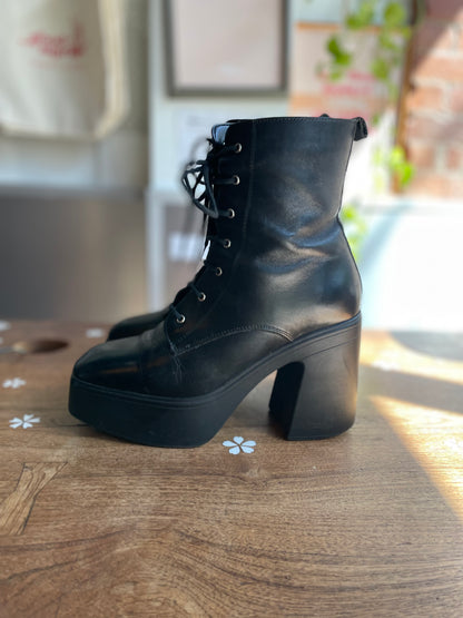 l'intervalle platform lace up heeled boots