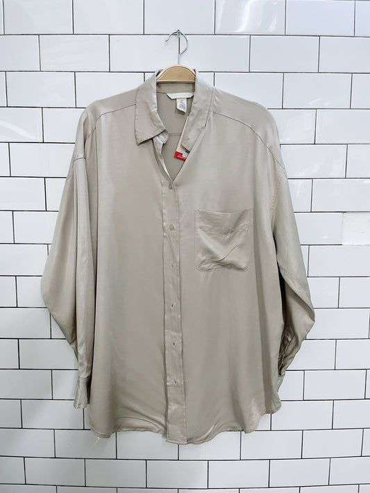 h&m oversized satin one pocket collared shirt