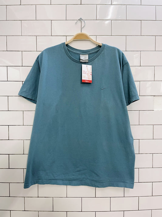 nike side swoosh earth tone tee