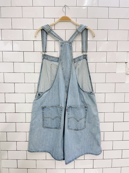 levi's light wash denim overall shorts