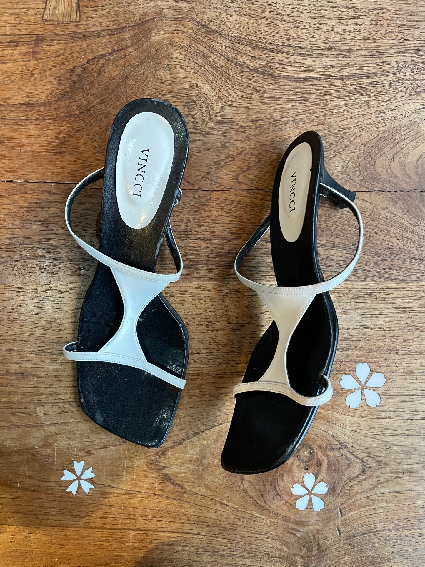 vincci leather small heeled sandal