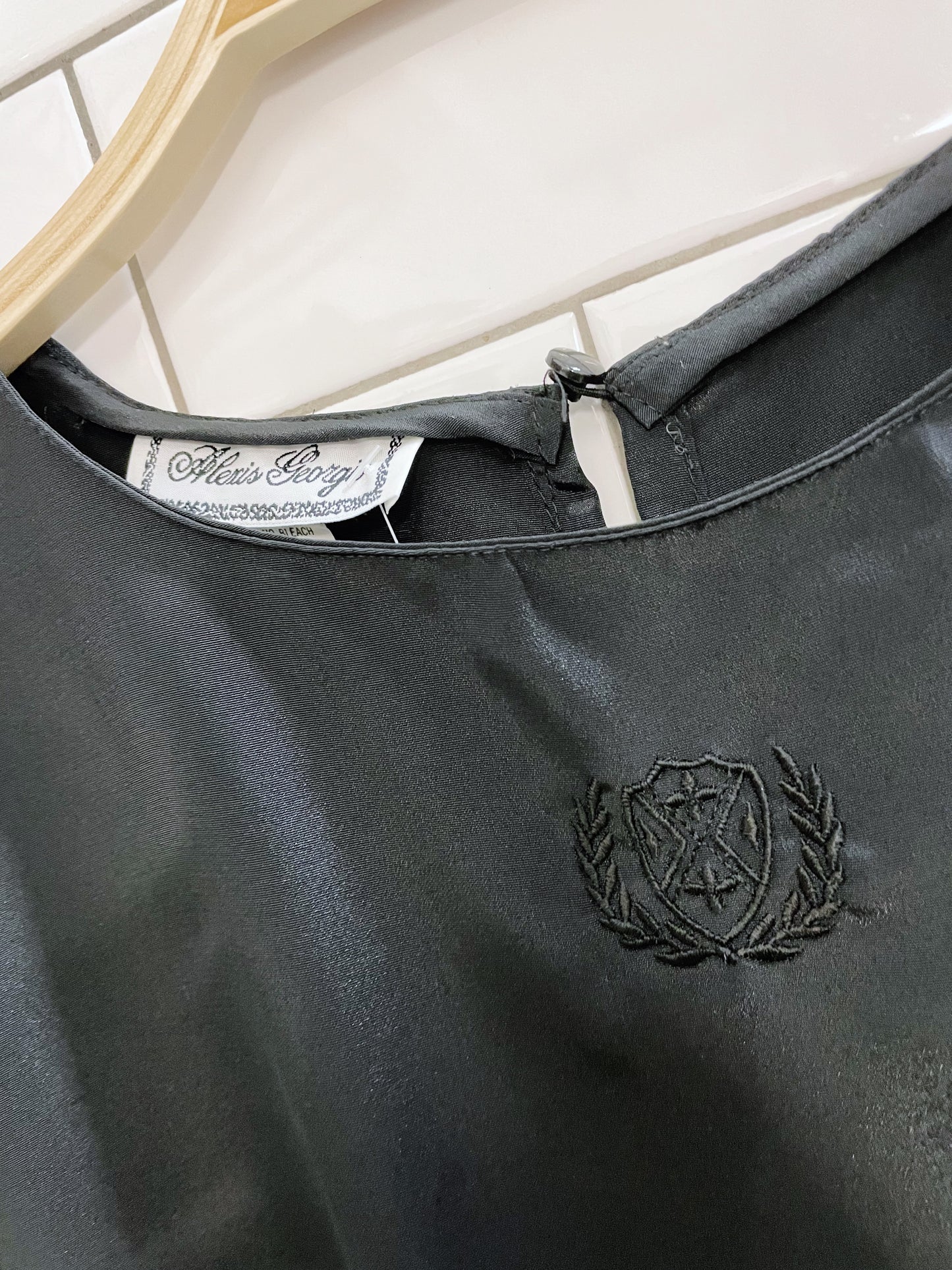 vintage alexis georgia crest sleeveless blouse