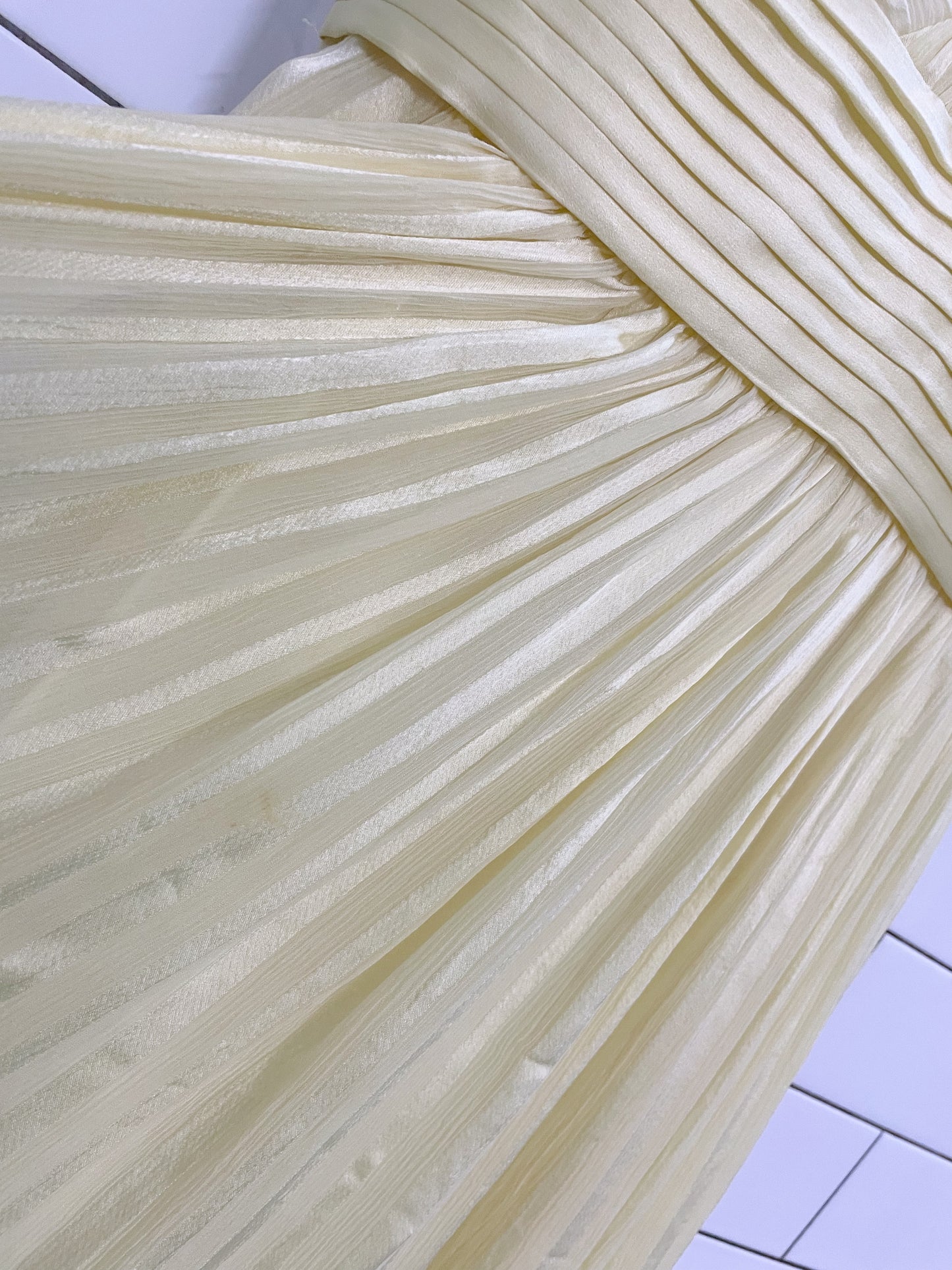 bcbg alicia silk pleated maxi dress