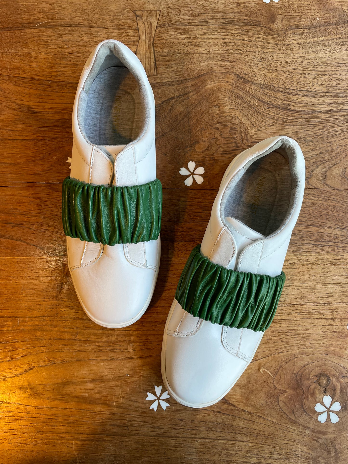 nine west pindiviah ruched leather sneakers