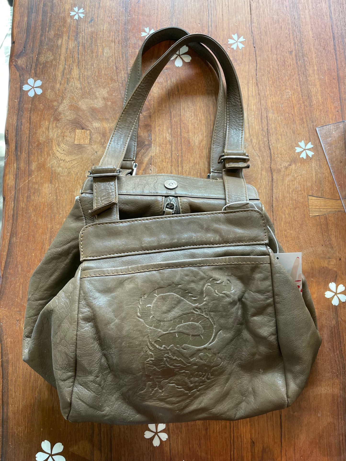 vintage white flirt debossed dragon leather bag