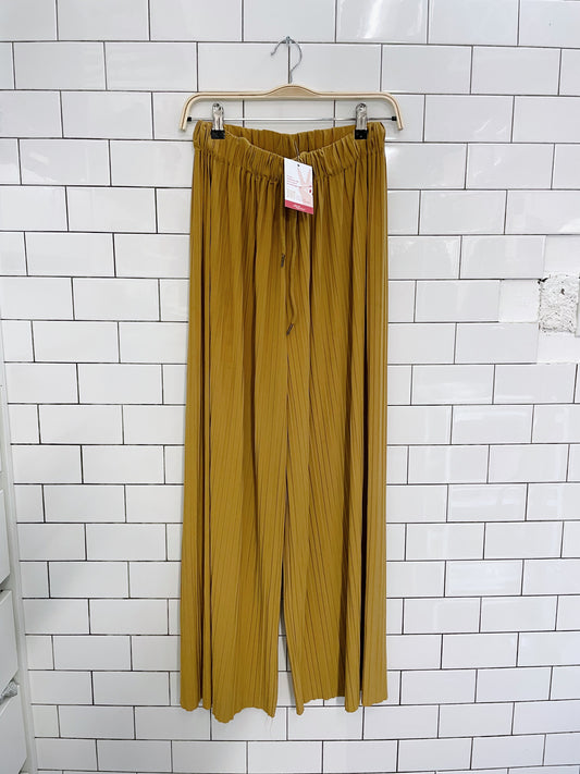 golden rod stretch wide leg pleated pants